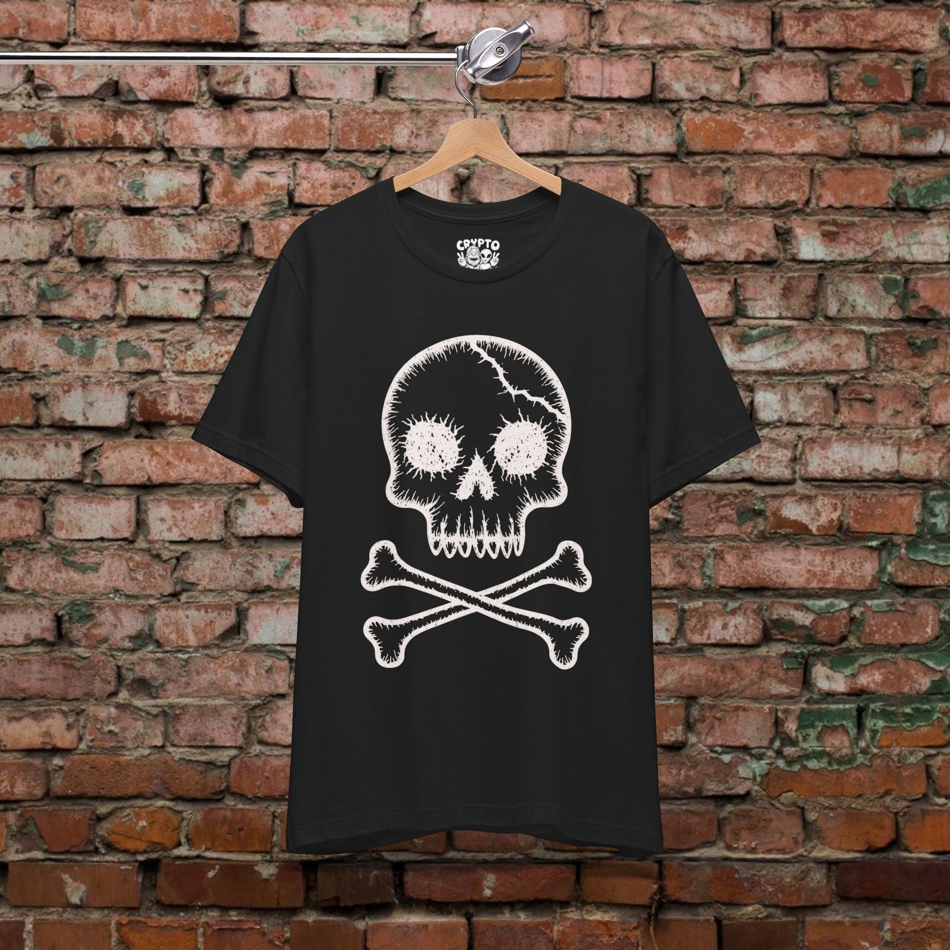 T-Shirt - Punk Skull & Crossbones | Unisex T-shirt | Skulls & Skeletons | Punk from Crypto Zoo Tees